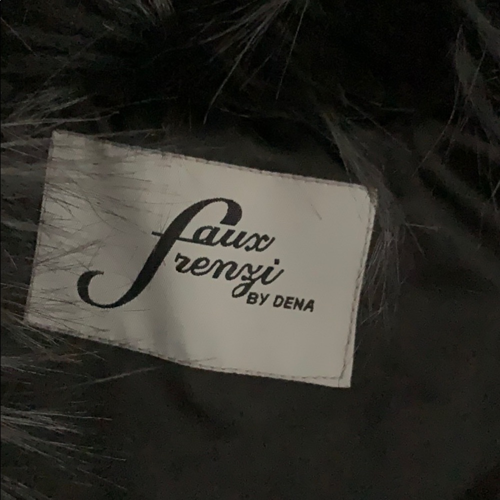 Vest - Picture 2 of 4